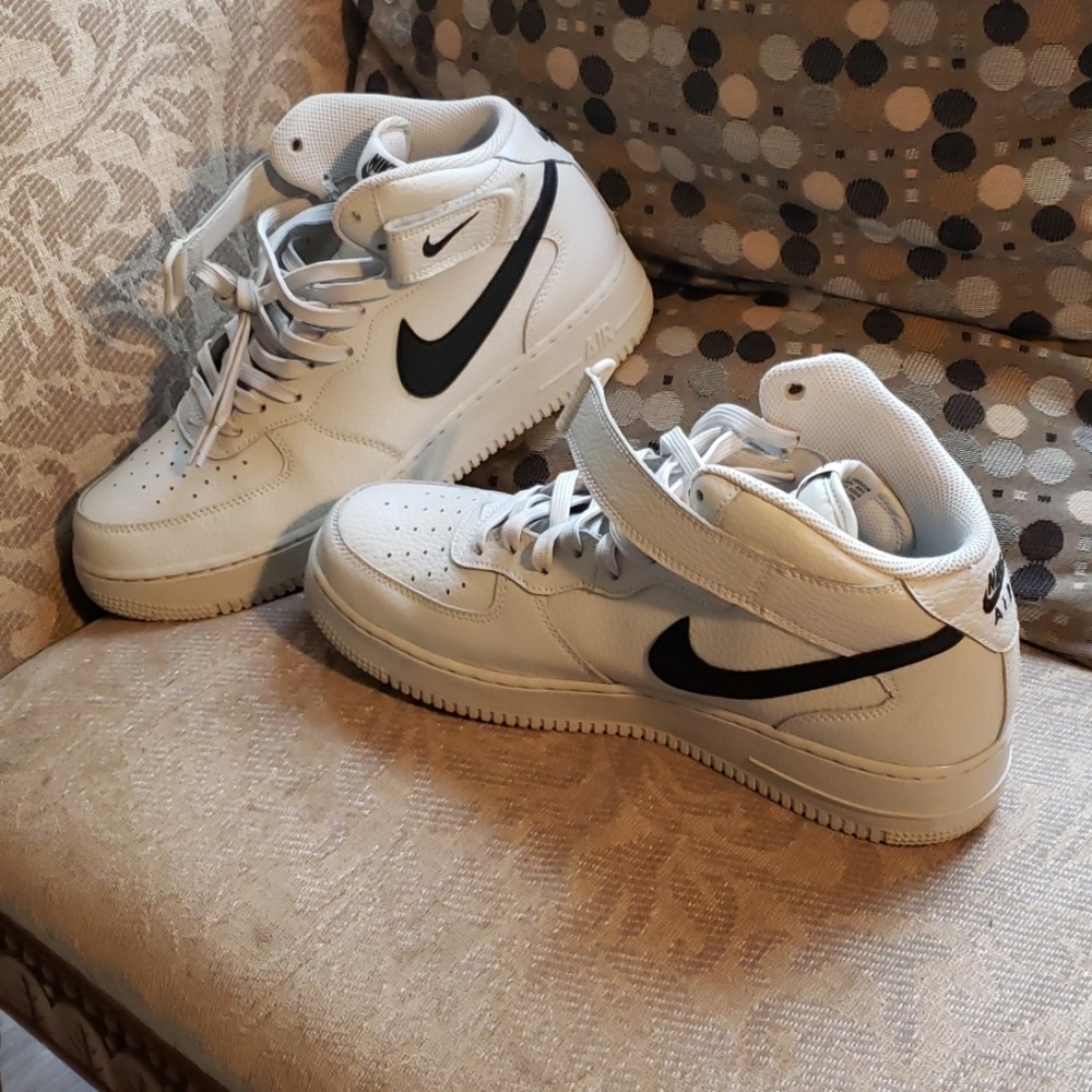 Mid top airforce 1 07s